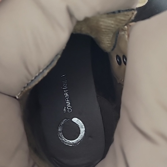 NEW Journee Collection Womens Irrah Taupe 7M Combat Boots Lace up - Picture 6 of 9